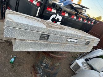 Truck toolbox