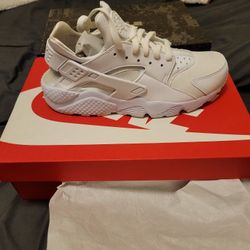 New NIKE AIR  HUARACHE SIZE 8.5