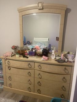 Dresser With Mirror