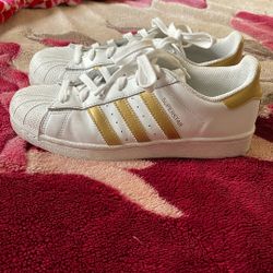 Adidas Superstar size 5