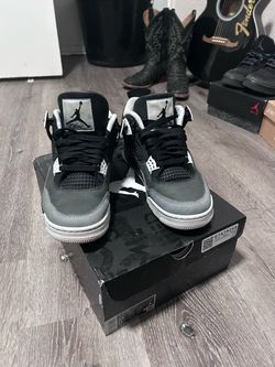 Air Jordan 4 Retro Fear Sneakers