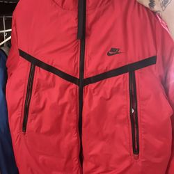 Nike Puffy Jackets 