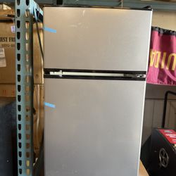 Mainstays 3.2 Cu Ft Compact Refrigerator with 2 Doors and Freezer, Stainless Steel, Mini Refrigerator for Bedroom, Apartment and Office
