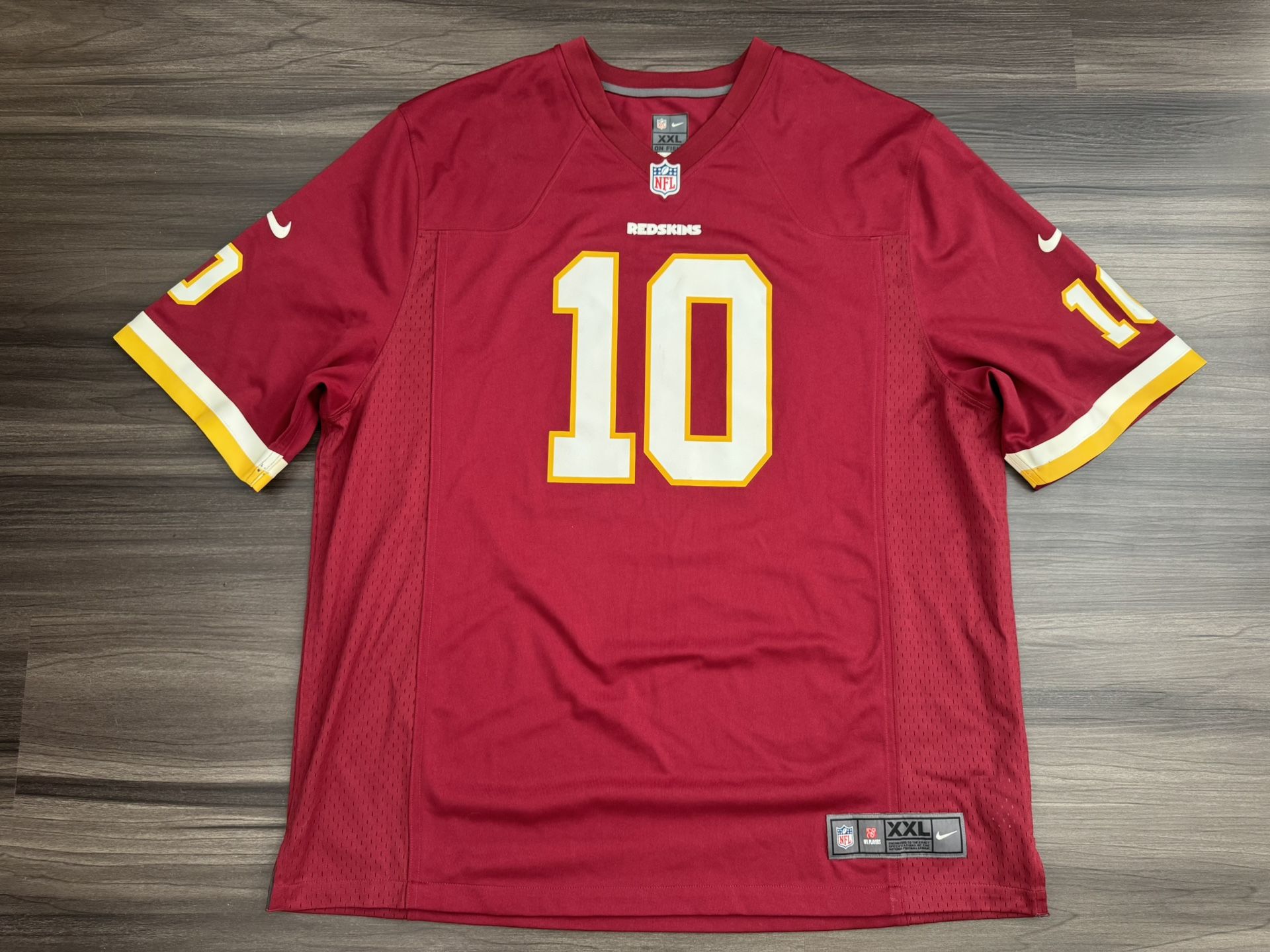 Nike Washington Redskins Robert Griffin #10 NFL On Field Home Jersey Men’s 2XL 100% authentic. Good condition. The Nike Washington Redskins now Com