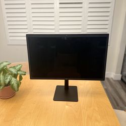 LG 27” Ultra fine 5k IPS Monitor For Mac