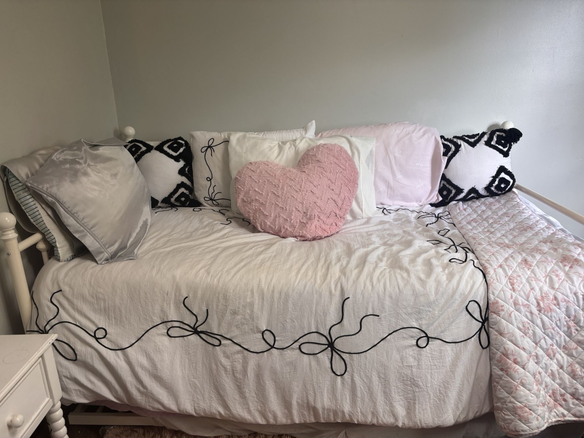 White metal Twin daybed