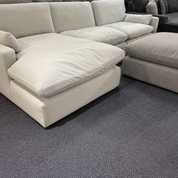 👋 SALE 👋 Brand New ~ Sophie 3pc Sectional | Light Gray