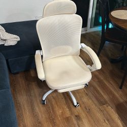 Ergonomic chair 