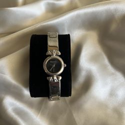 Vintage Gucci  Womens Watch With black Face And Stainless Steel Band