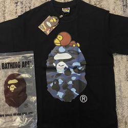 A BATHING APE T-SHIRT 