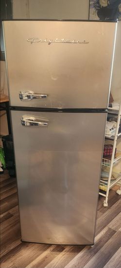 Apartment size Refrigerator/freezer