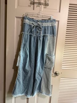 Women’s POL Loose Fit Denim Pants Jeans Size Medium Drawstring And Buttons