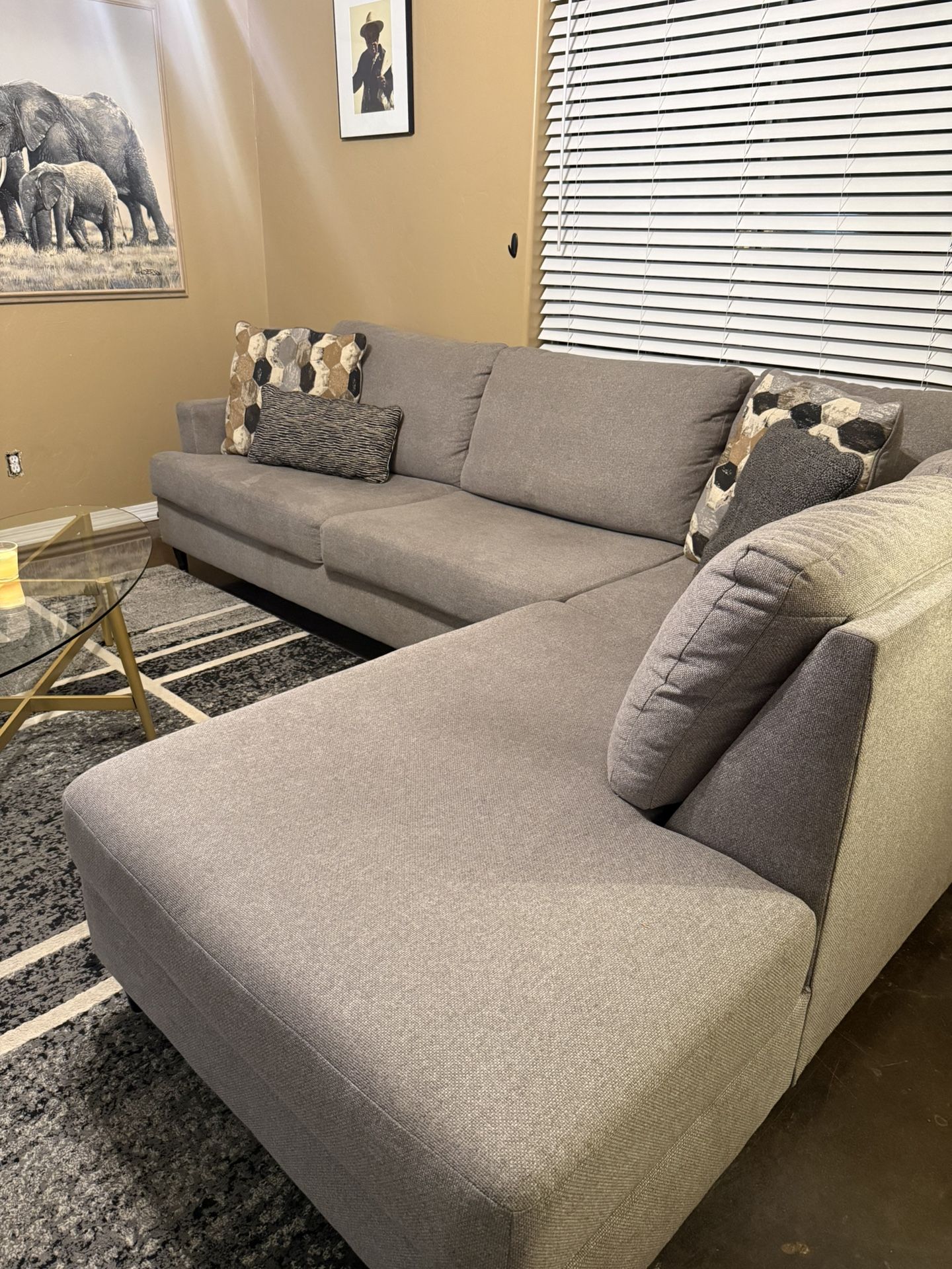 Grey 2 Piece Sectional !! Free Delivery !! 🚚 