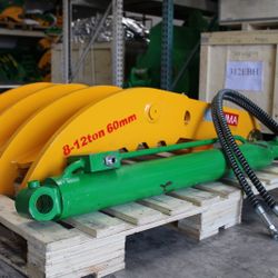 Excavator Volvo ERC88 Hydraulic Thumb or Similar Machine.