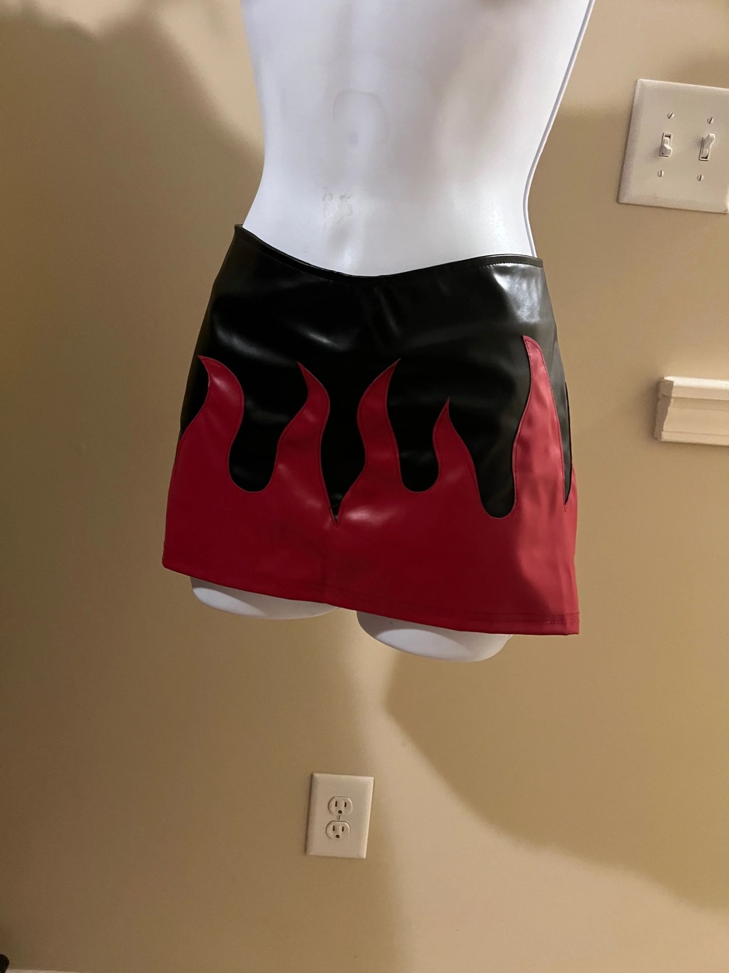 Hot Girl Two Tone Leather Skirt