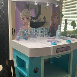 Little Kitchen Frozen