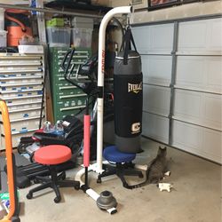 MMA BOXING BAG WITH FRAME Garage Clearance 