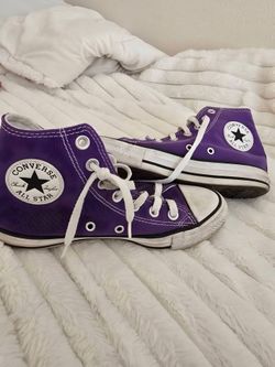 Purple converse shoes Size 6.5 in women's and 4.5 in men Unisex