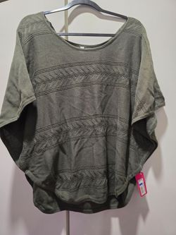 New Xhaleration Green Short Sleeve sweater