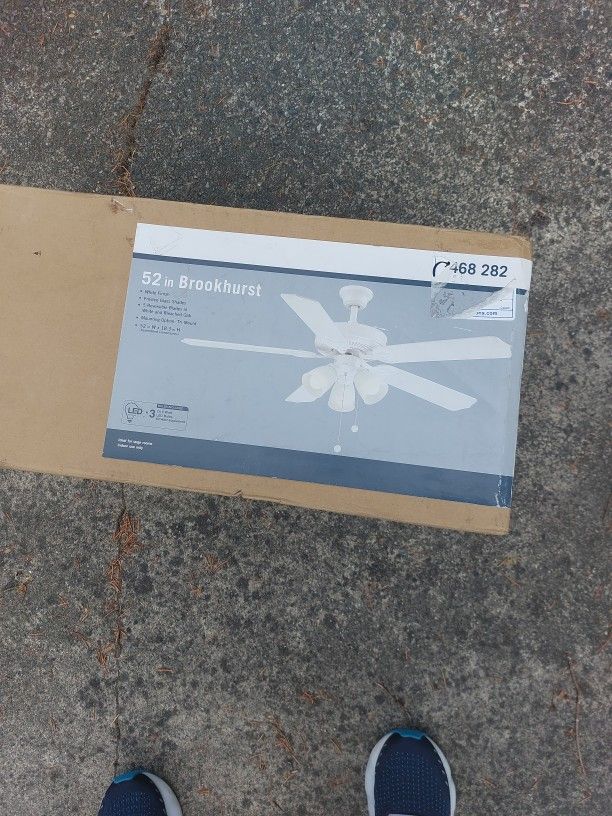 52" Brookhurst White Fan New In Box