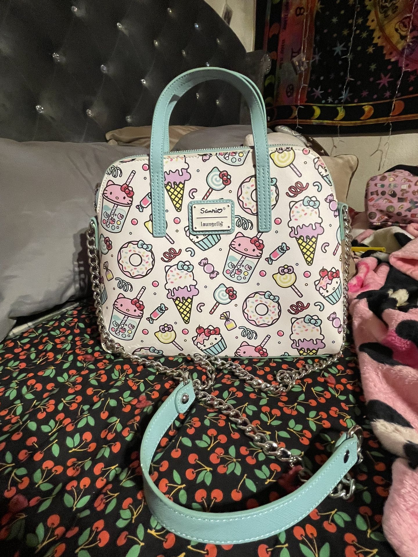 Hello Kitty Crossbody (Sawnio)