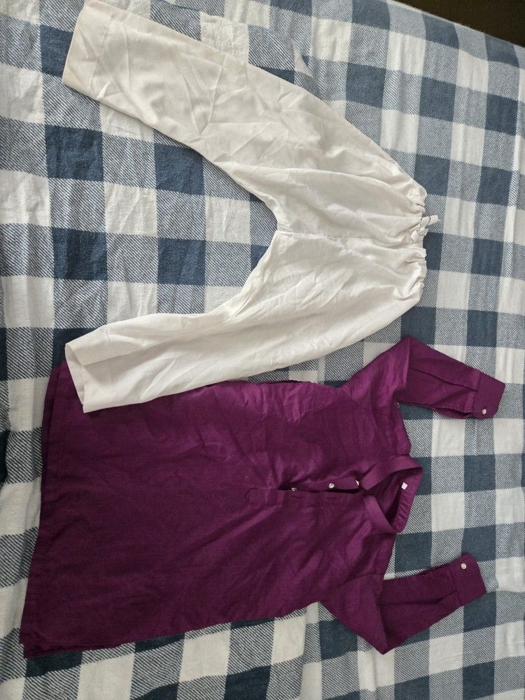 2-4 Year Old Cute Boy 2 Pieces purple and white kurta Shalwar. Pakistani Indian Bangladeshi
Comes from pet Free and Smoke free home.
Shirt: 21 inche