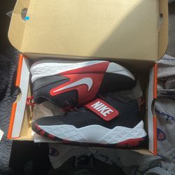 Nike hustle d12   7y