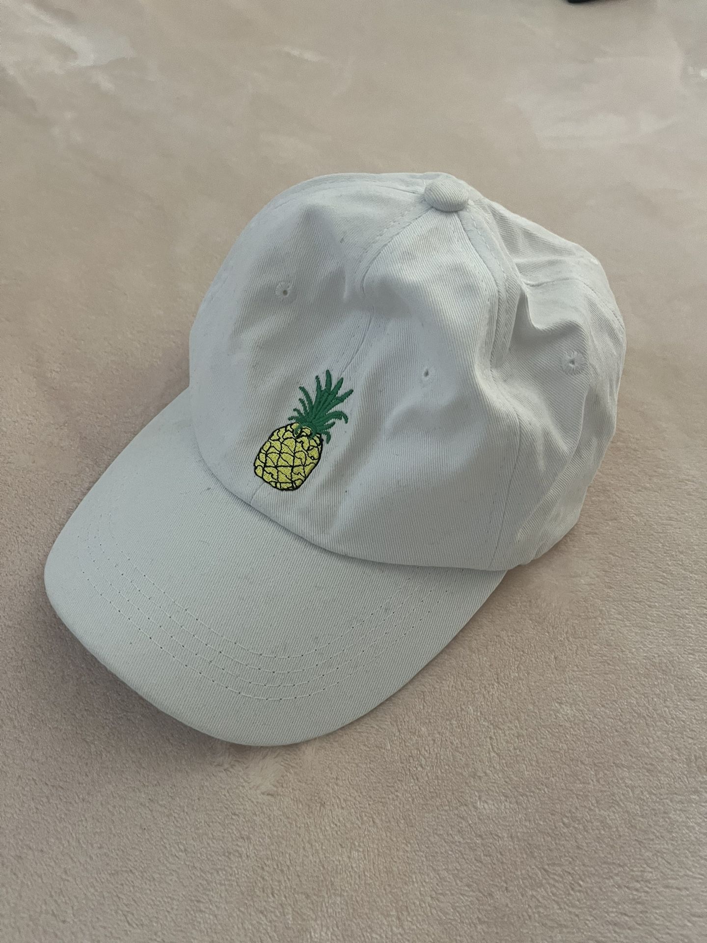 White Baseball Cap with Embroidered Pineapple
