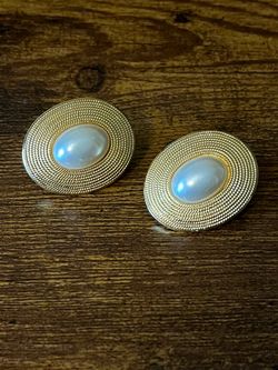 Vintage 1980s Pearl Oval Earrings