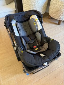 Doona infant car seat & stroller + base