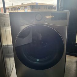 Gas Dryer LG Front Load Graphite Steel 7.4 Cubic. Feet.