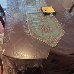 Great quality walnut wood Dining Table with 6 chairs and table extension