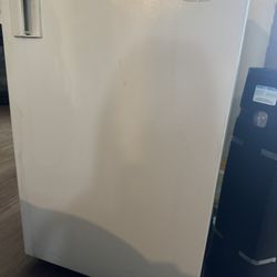 Sanyo Mini Fridge