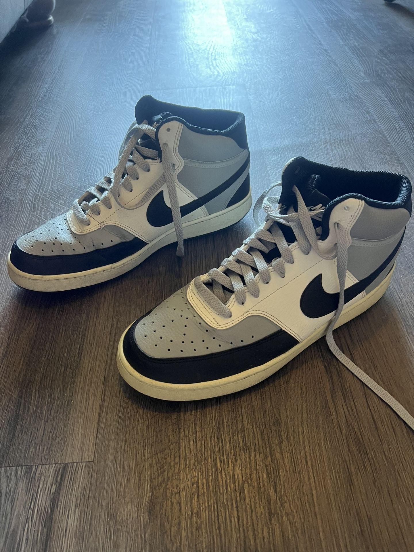 Nike high tops size men’s 9.5 like new