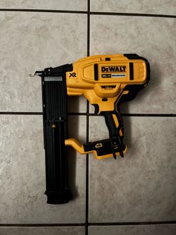 DeWalt 20v XR Nail gun