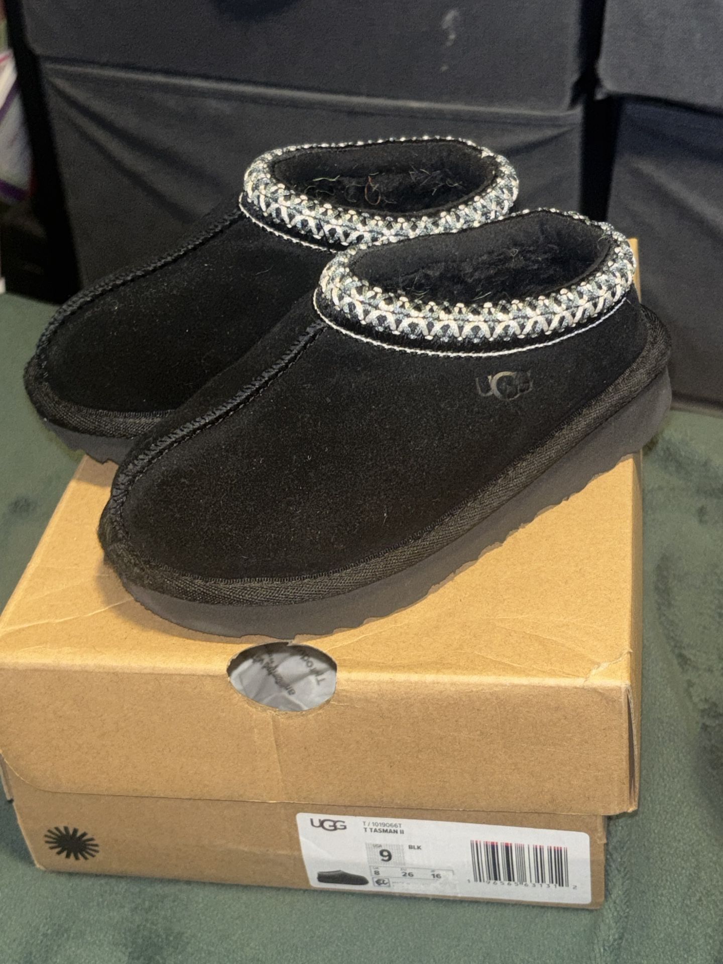 Black UGG Tasmann (9T)