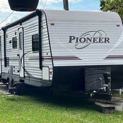 2015 Pioneer RV Camper Travel Trailer