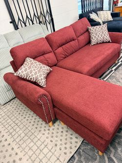 New Sectional Couch with Reversible Chaise! Free Delivery 🚚