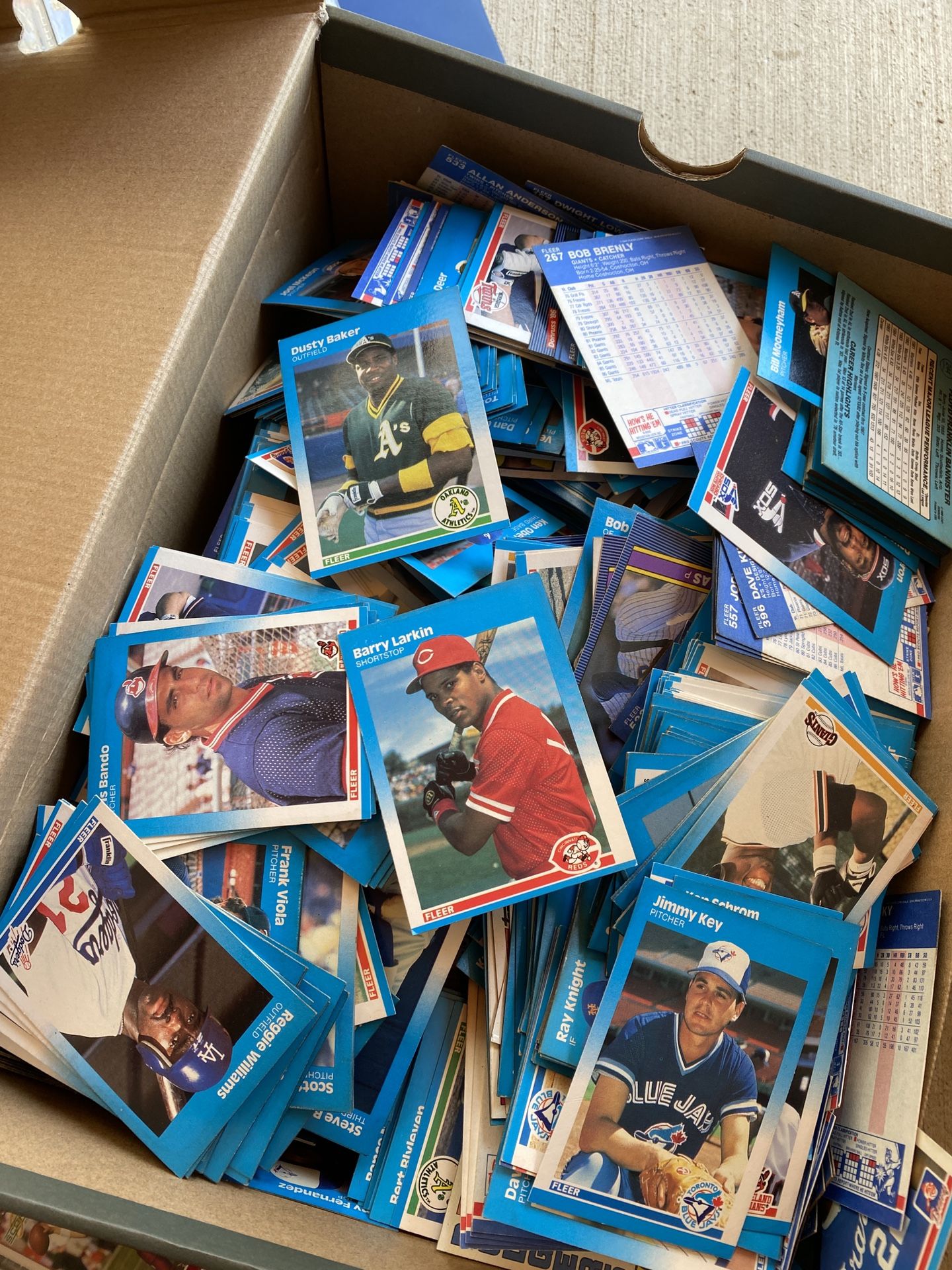 Thousands of sports cards!!! Lots of rookies!!! all sports!! for Sale