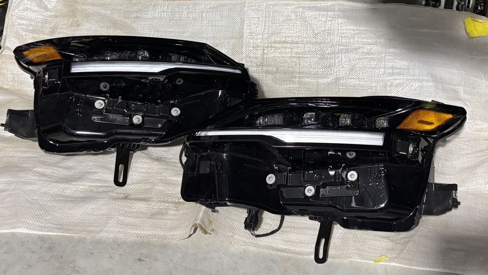 2025 NISSAN KICKS HEADLIGHT SET