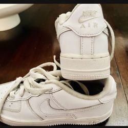 All White Air Force 1 100% Authentic Lightly used Size: 4Y