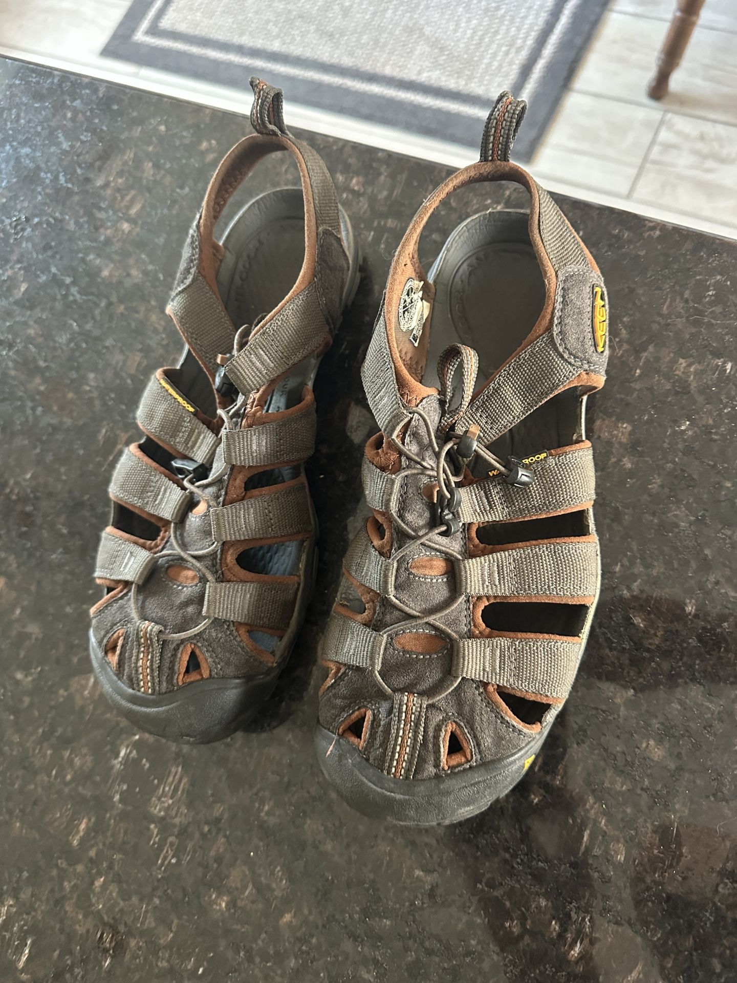 Keen Newport Sandal Closed Toe Size 9