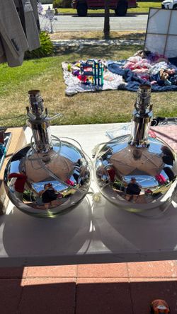 2 lamps missing shade