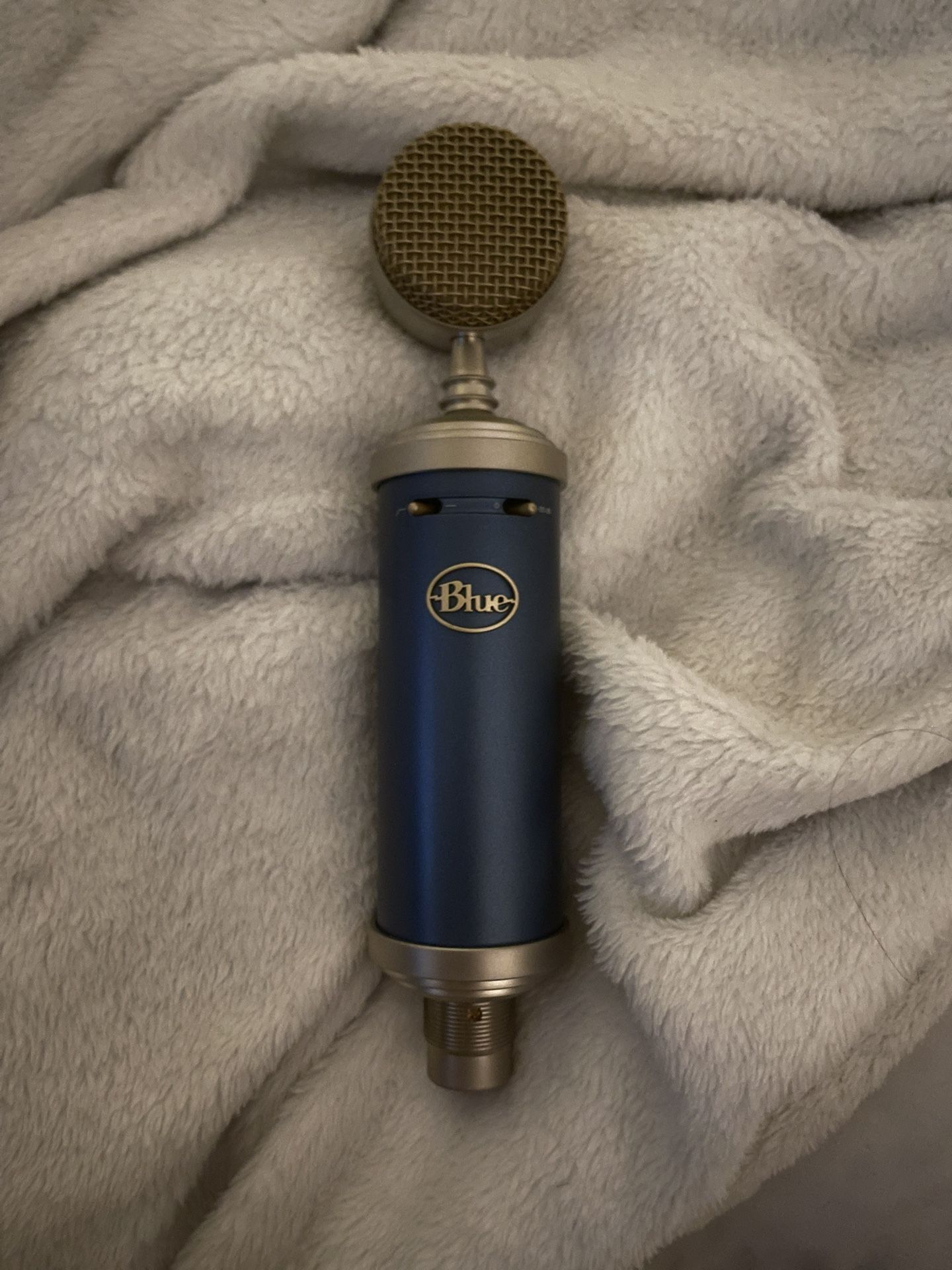 blue microphone baby bottle