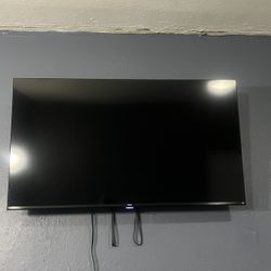 40 In TCL TV and Mount 