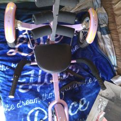 Three-wheel Freestyle Rear Wheels Turning Freestyling And Spinning Out