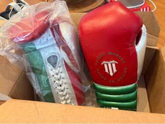 Boxing gloves