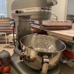 Professional 5™ Plus Series 5 Quart Bowl-Lift Stand Mixer