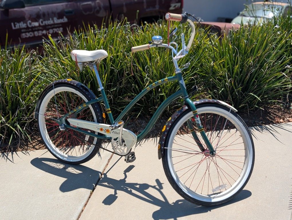 Electra /Trek Cruiser Bike - New Tires & Tubes