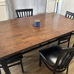 Dining table with 4 Chairs